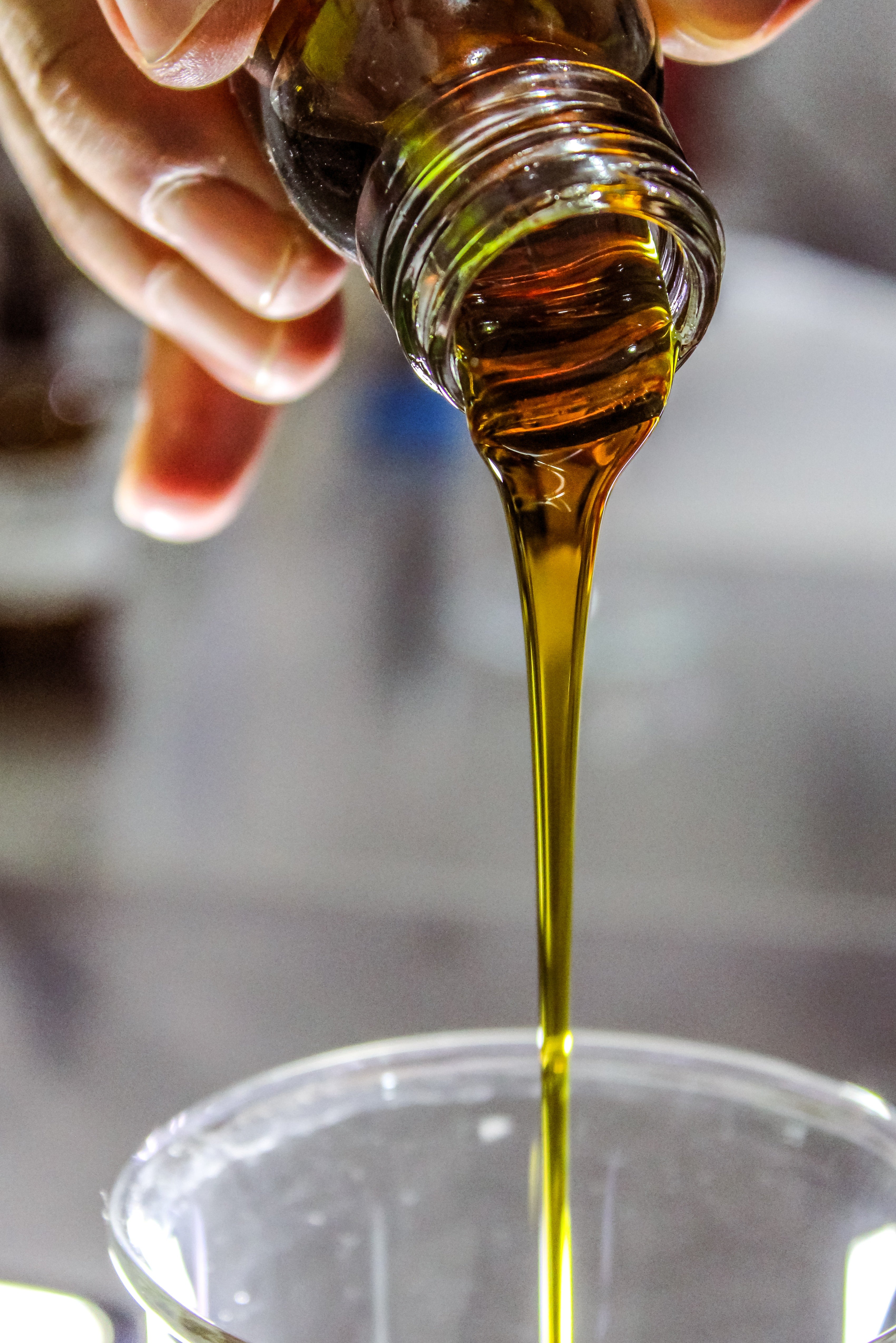 TRAILS OF GLORY : The Benefits of OIl-Based Perfumes